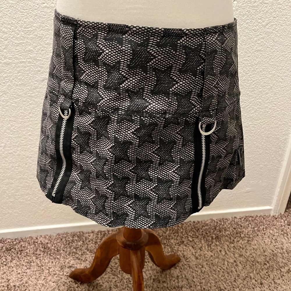 Tripp NYC Black and White Star Skirt